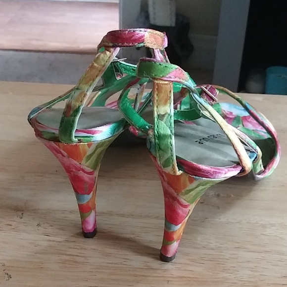 Shoes - Picture 3 of 3